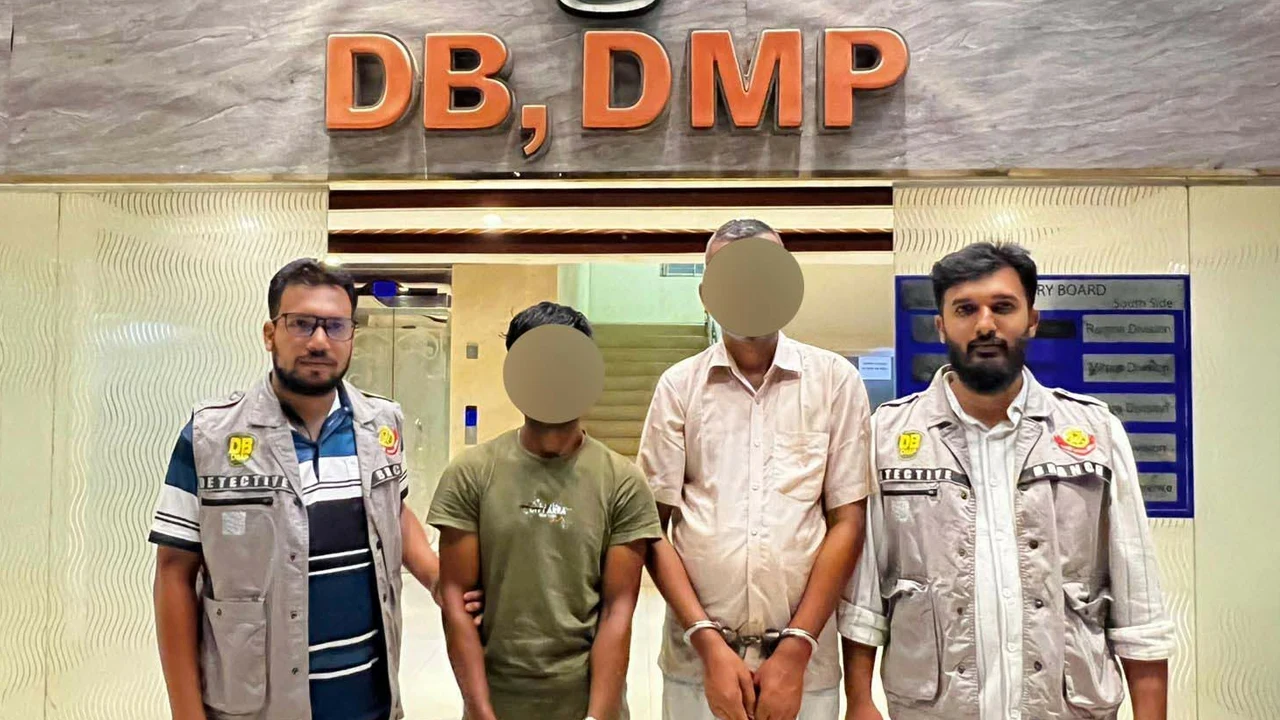 কারারক্ষী-আইনজীবীর ছদ্মবেশে প্রতারণা, গ্রেপ্তার ২